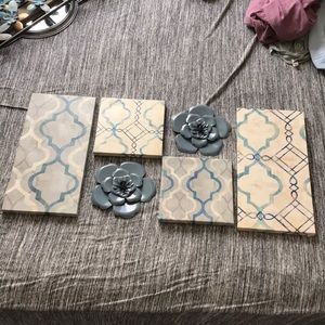 Canvas and flower wall decor